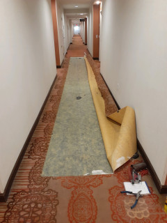 We need to stretch the carpet